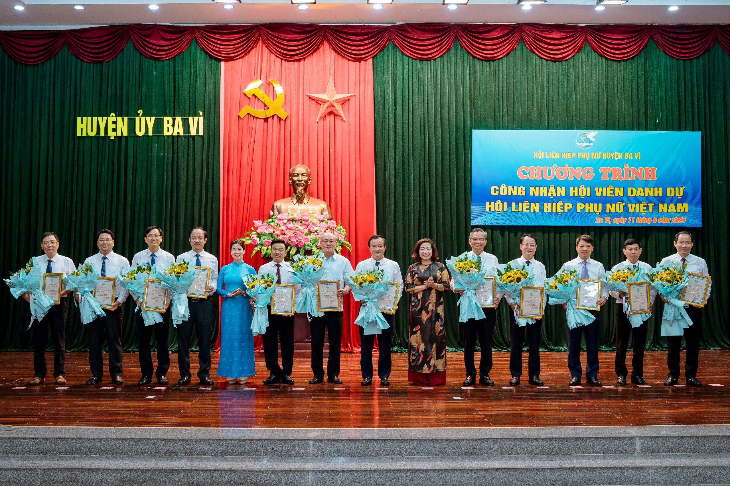 Hội viên danh dự ủng hộ 250 triệu đồng cho Quỹ Mái ấm tình thương của Hội - ảnh 1