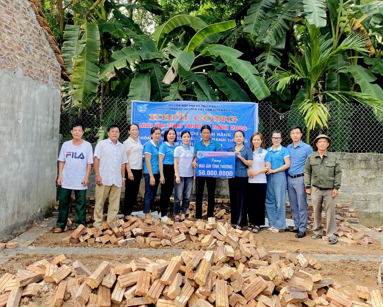 Hội LHPN huyện Ba Vì: Khởi công xây dựng “Mái ấm tình thương” cho hội viên có hoàn cảnh khó khăn - ảnh 1