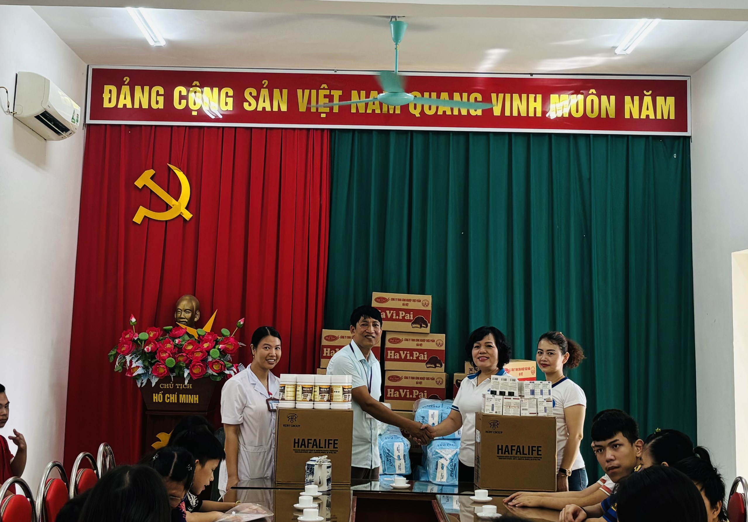 Thăm, tặng quà người khuyết tật tại Ba Vì - ảnh 2