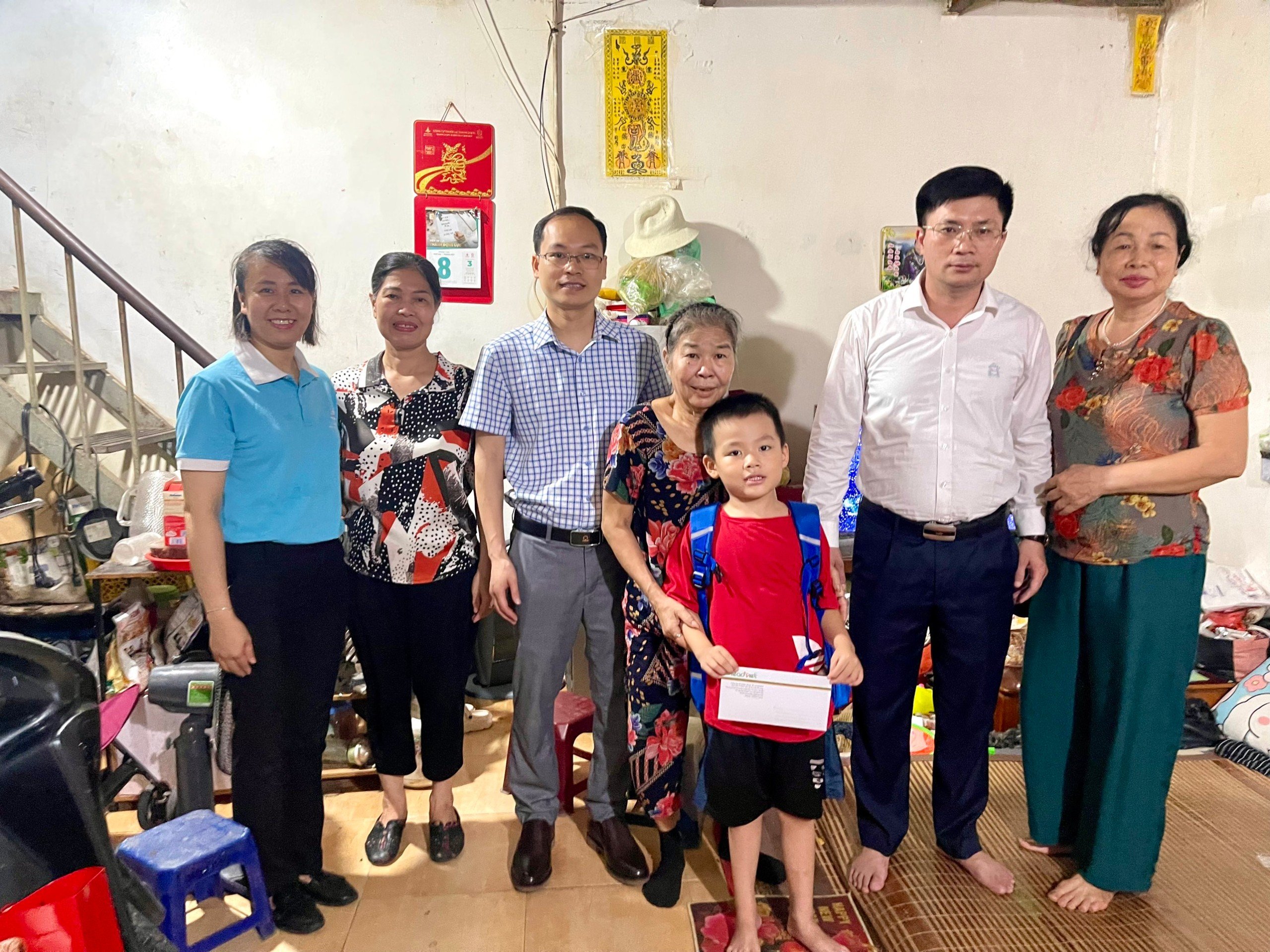 Tặng quà, trao kinh phí đỡ đầu cho 21 trẻ em mồ côi có hoàn cảnh khó khăn - ảnh 1