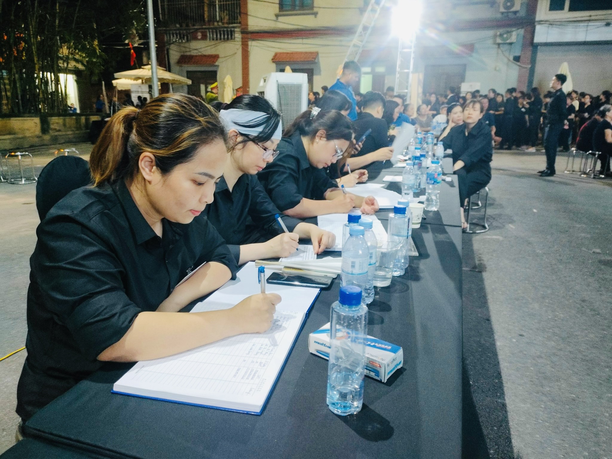 Hơn 2.000 cán bộ, hội viên phụ nữ Thủ đô đăng ký tham gia phục vụ Quốc tang và đưa tiễn Tổng Bí thư Nguyễn Phú Trọng - ảnh 2