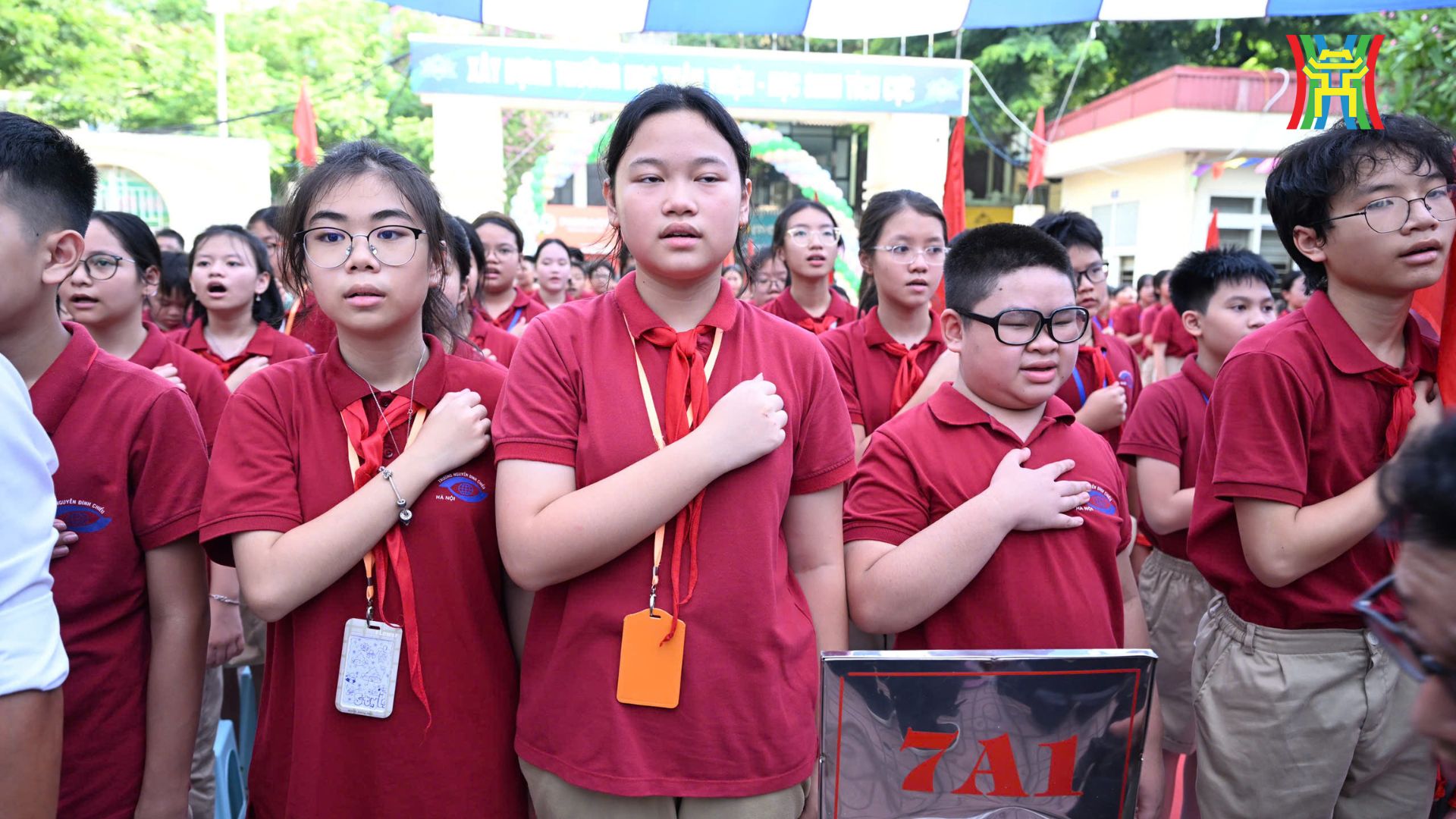 Thủ tướng Phạm Minh Chính dự Lễ khai giảng năm học mới tại trường PTCS Nguyễn Đình Chiểu - ảnh 3