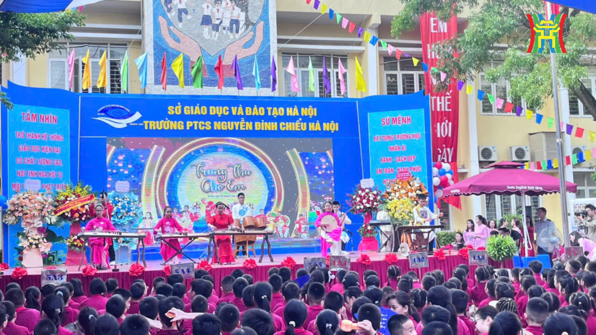Thủ tướng Phạm Minh Chính dự Lễ khai giảng năm học mới tại trường PTCS Nguyễn Đình Chiểu - ảnh 5