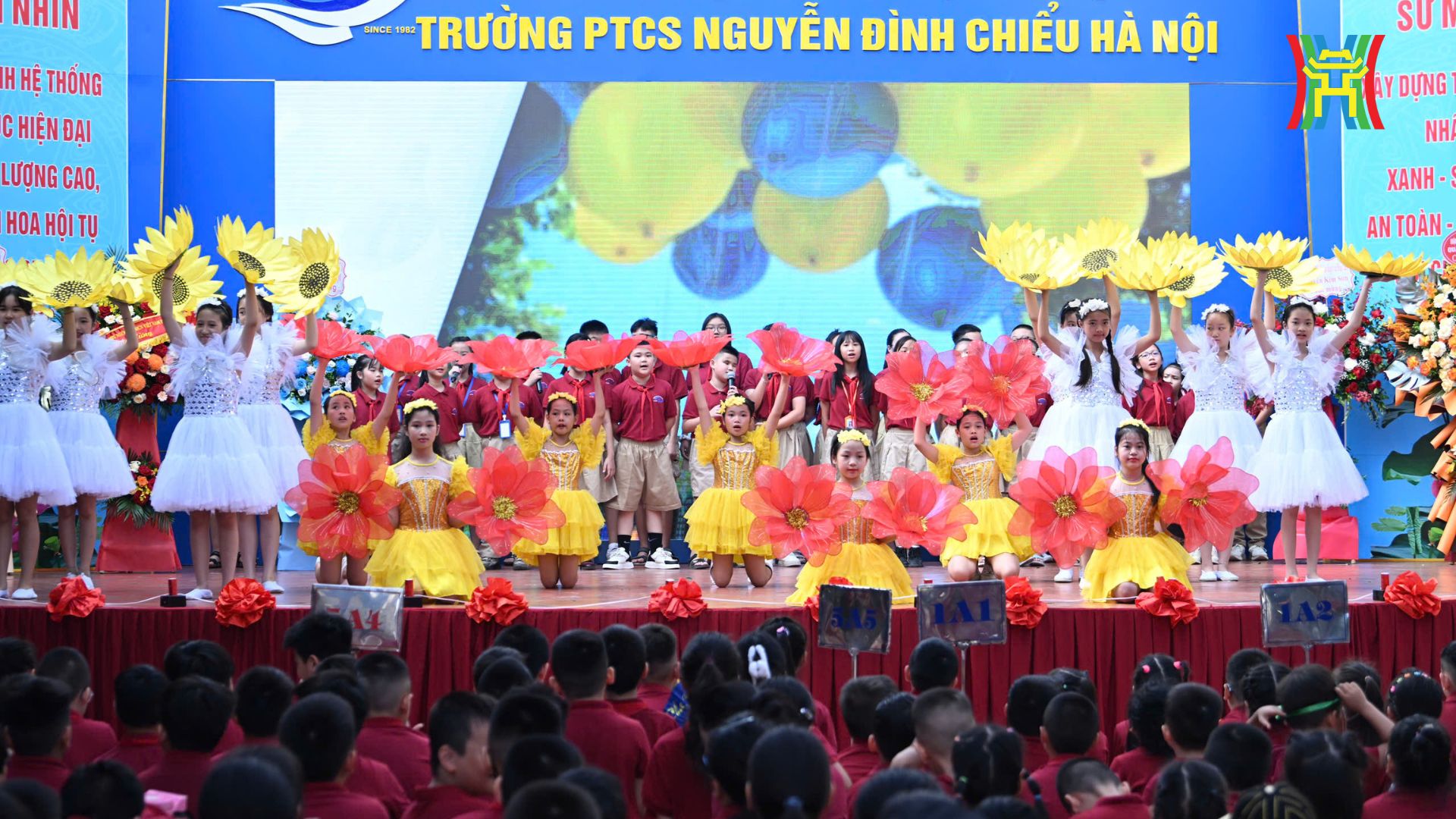 Thủ tướng Phạm Minh Chính dự Lễ khai giảng năm học mới tại trường PTCS Nguyễn Đình Chiểu - ảnh 4
