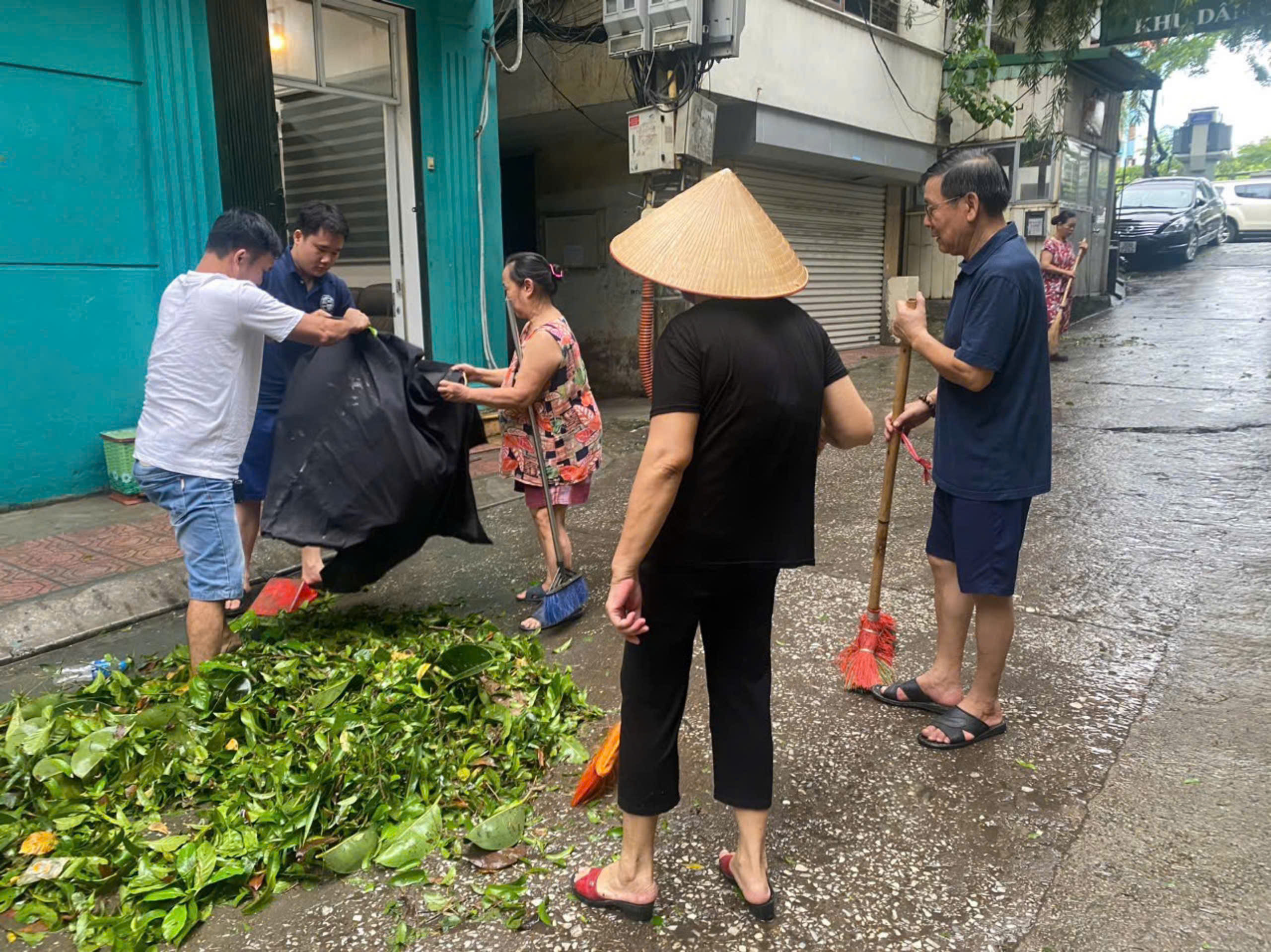 Cán bộ, hội viên phụ nữ Thủ đô phát huy tinh thần “tương thân, tương ái” trong bão số 3 - ảnh 3