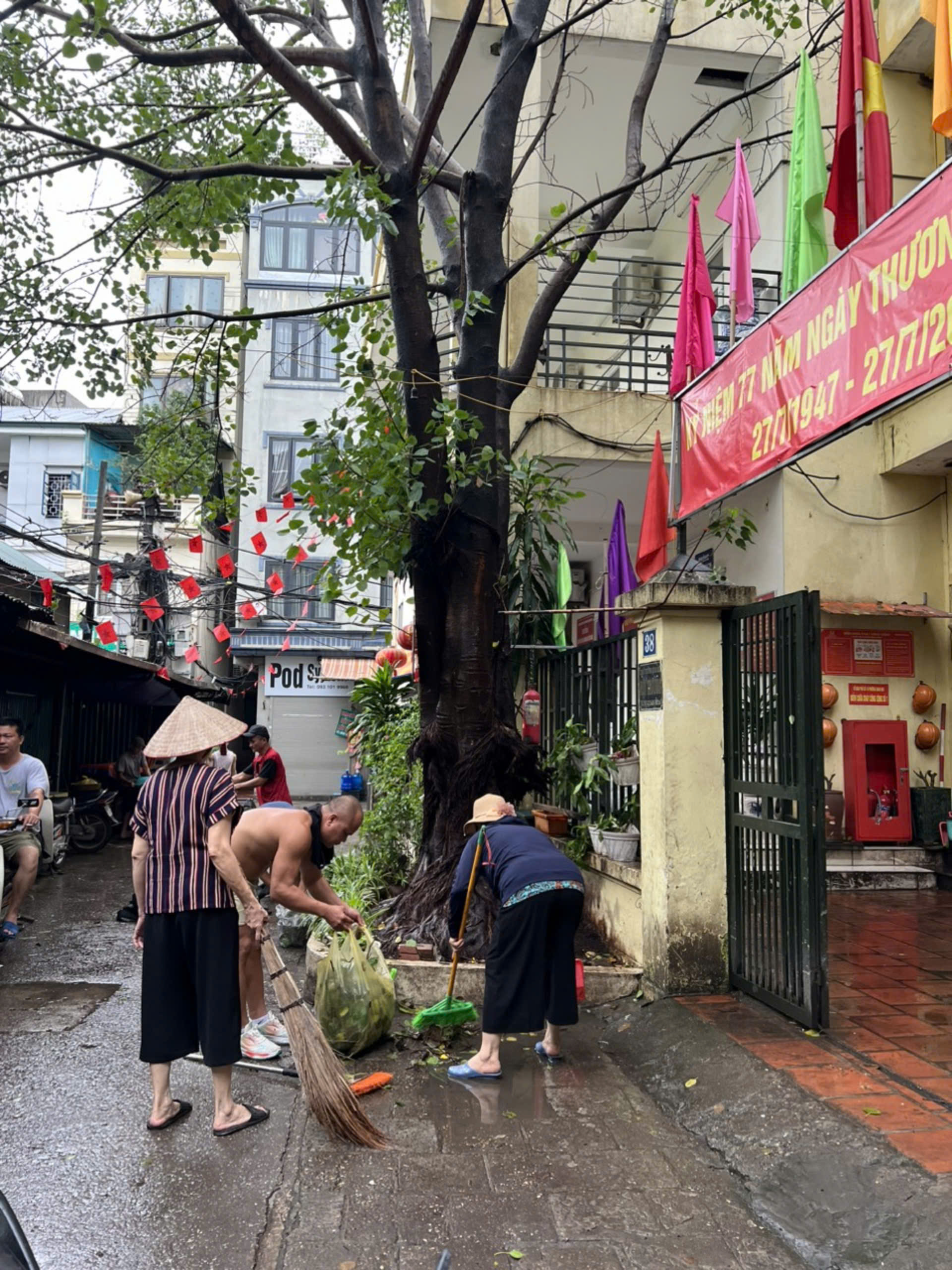 Cán bộ, hội viên phụ nữ Thủ đô phát huy tinh thần “tương thân, tương ái” trong bão số 3 - ảnh 8