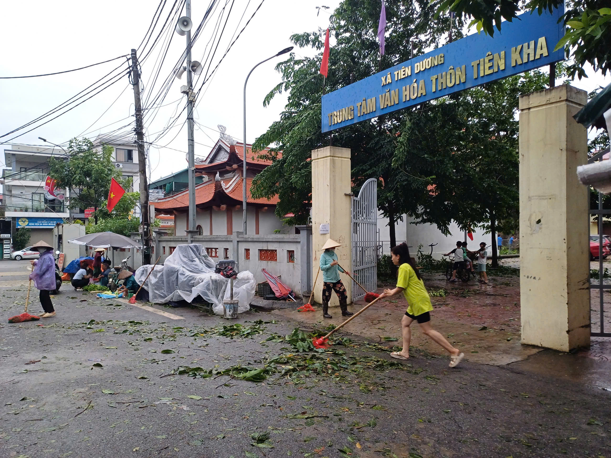 Cán bộ, hội viên phụ nữ Thủ đô phát huy tinh thần “tương thân, tương ái” trong bão số 3 - ảnh 22