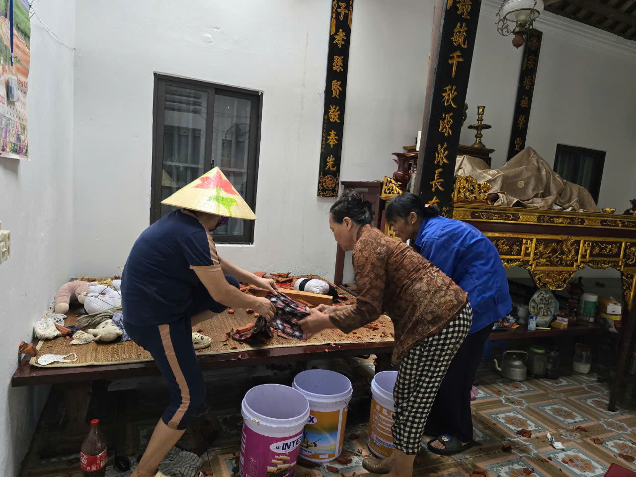 Cán bộ, hội viên phụ nữ Thủ đô phát huy tinh thần “tương thân, tương ái” trong bão số 3 - ảnh 25