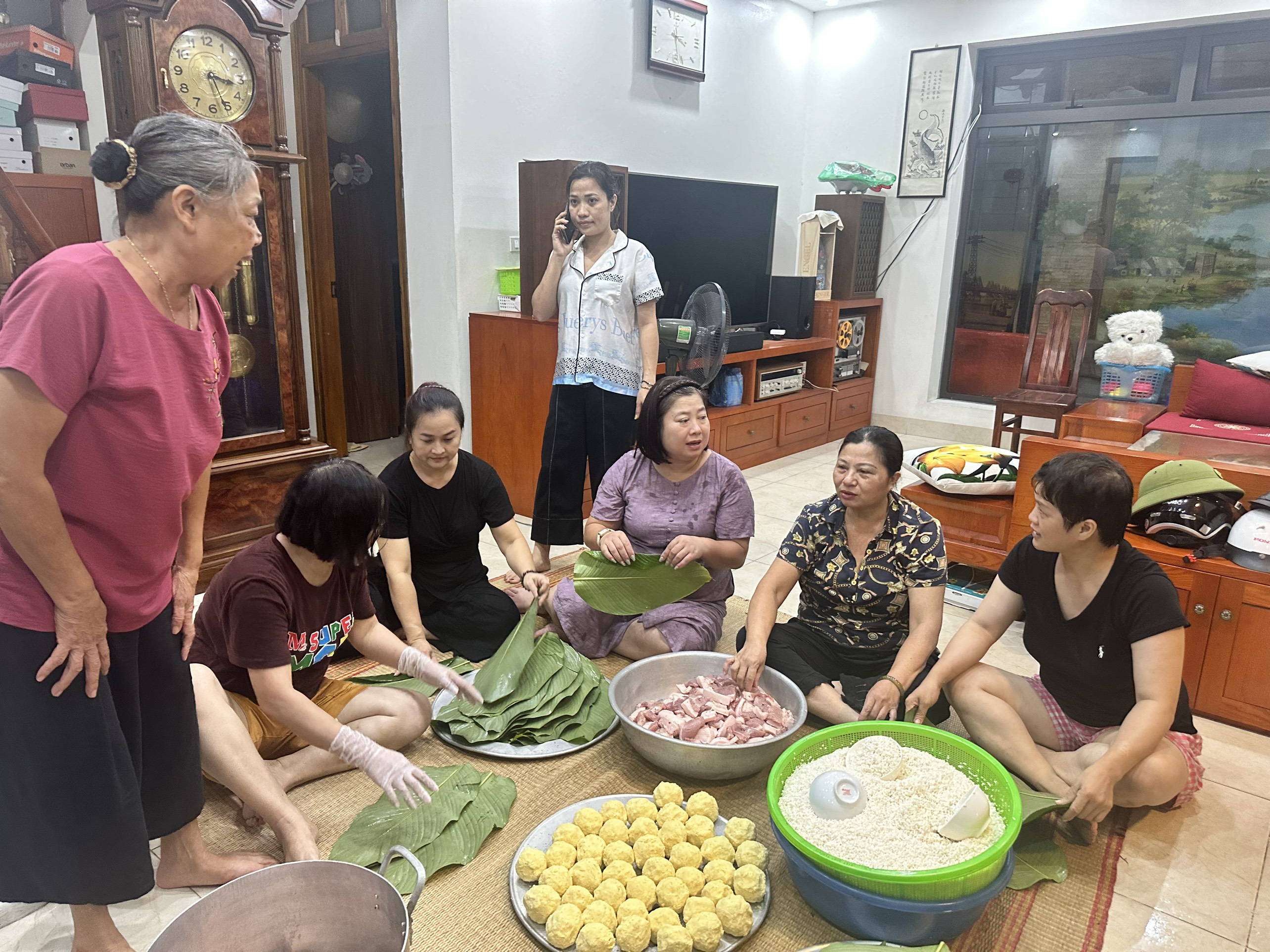 Đa dạng các hoạt động hỗ trợ người dân khắc phục hậu quả bão số 3 và phòng, chống lũ lụt - ảnh 7