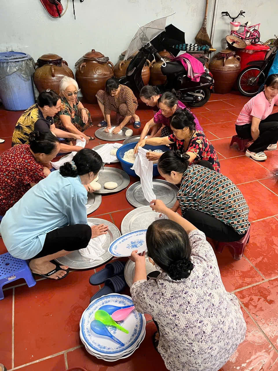 Đa dạng các hoạt động hỗ trợ người dân khắc phục hậu quả bão số 3 và phòng, chống lũ lụt - ảnh 5