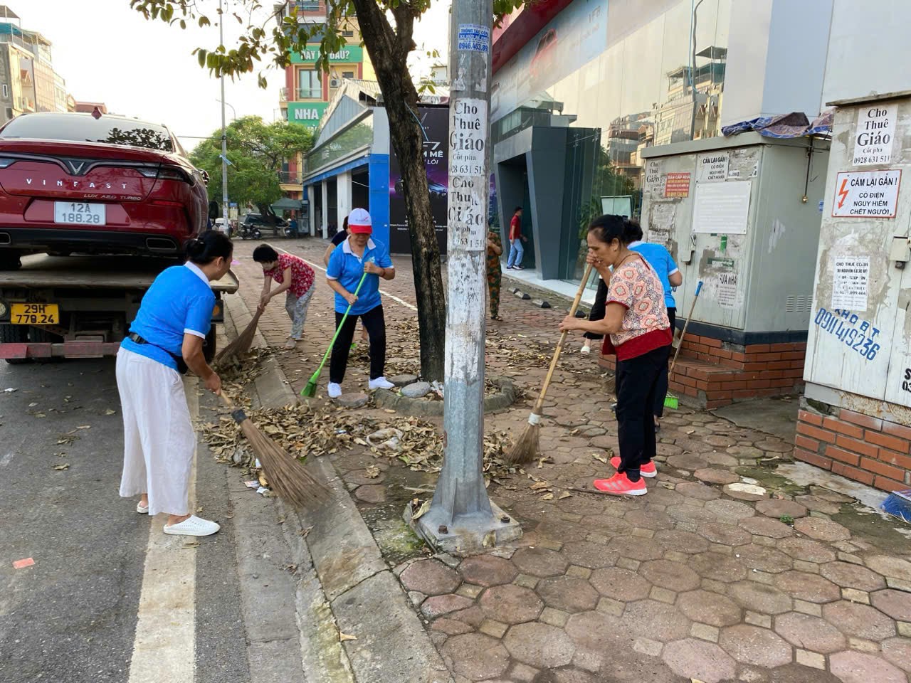 Hơn 3.000 cán bộ, hội viên phụ nữ quận Đống Đa xuống đường tổng vệ sinh môi trường - ảnh 5