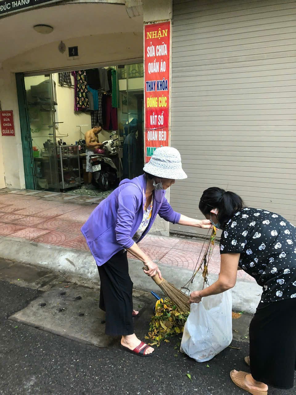 Hơn 3.000 cán bộ, hội viên phụ nữ quận Đống Đa xuống đường tổng vệ sinh môi trường - ảnh 7