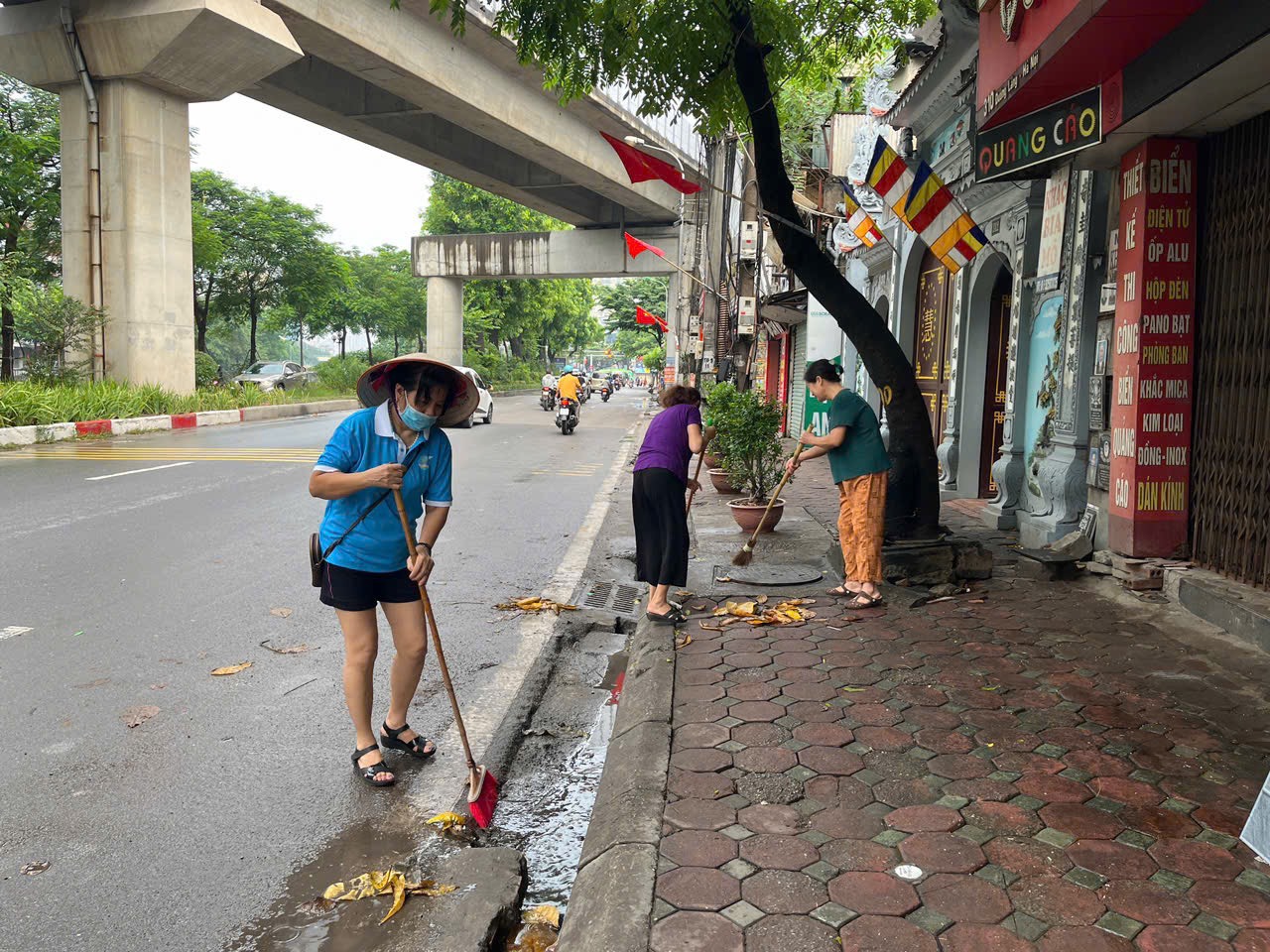 Hơn 3.000 cán bộ, hội viên phụ nữ quận Đống Đa xuống đường tổng vệ sinh môi trường - ảnh 3