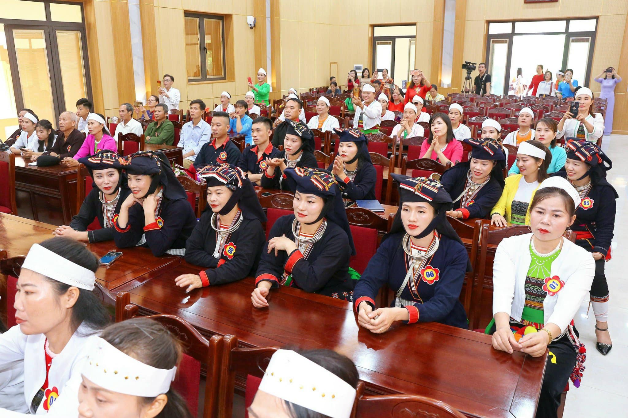 Hội LHPN Hà Nội: Nhận Bằng khen của UBND Thành phố vì có thành tích xuất sắc trong công tác dân tộc - ảnh 3