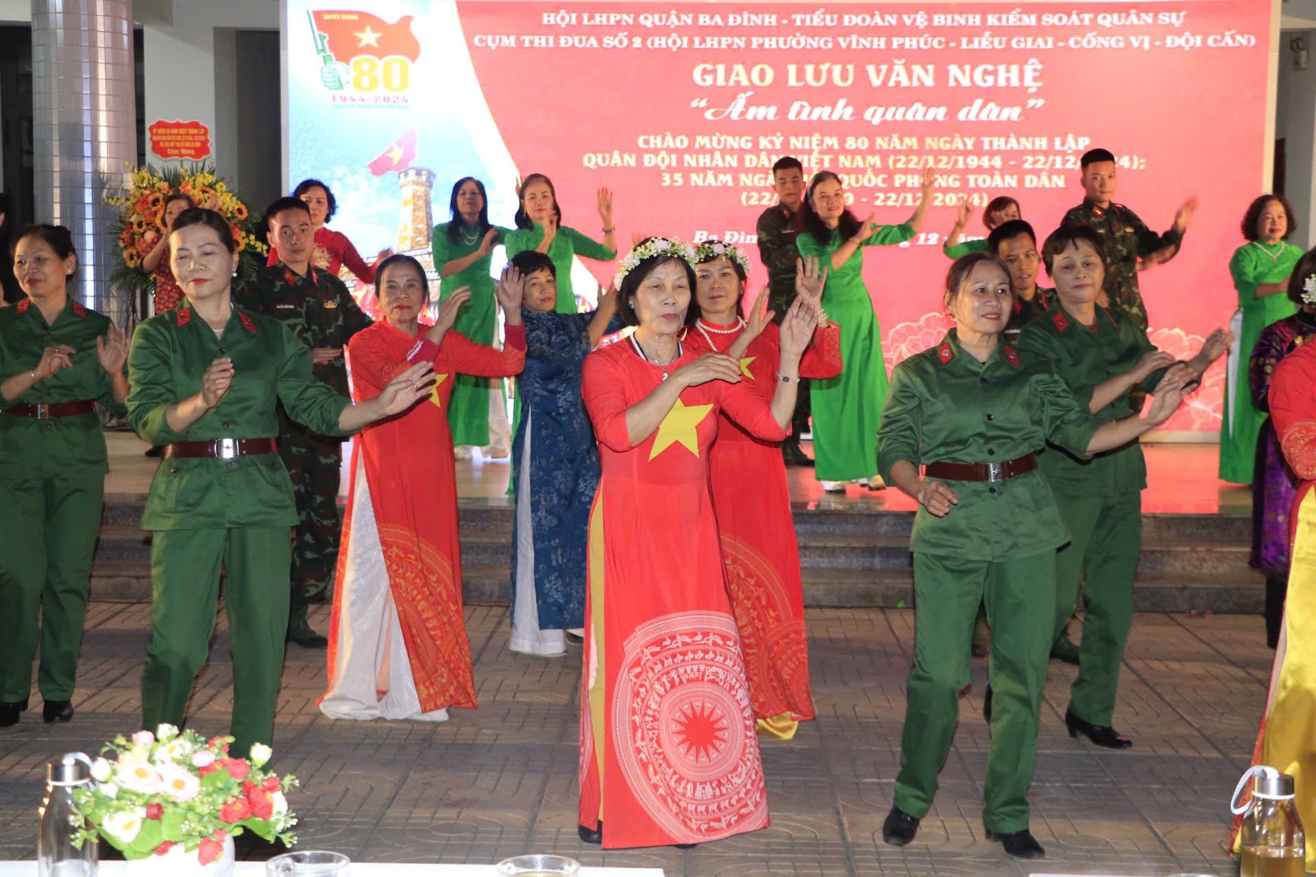 Tổ chức Liên hoan văn nghệ quần chúng “Ấm tình quân dân“ - ảnh 9