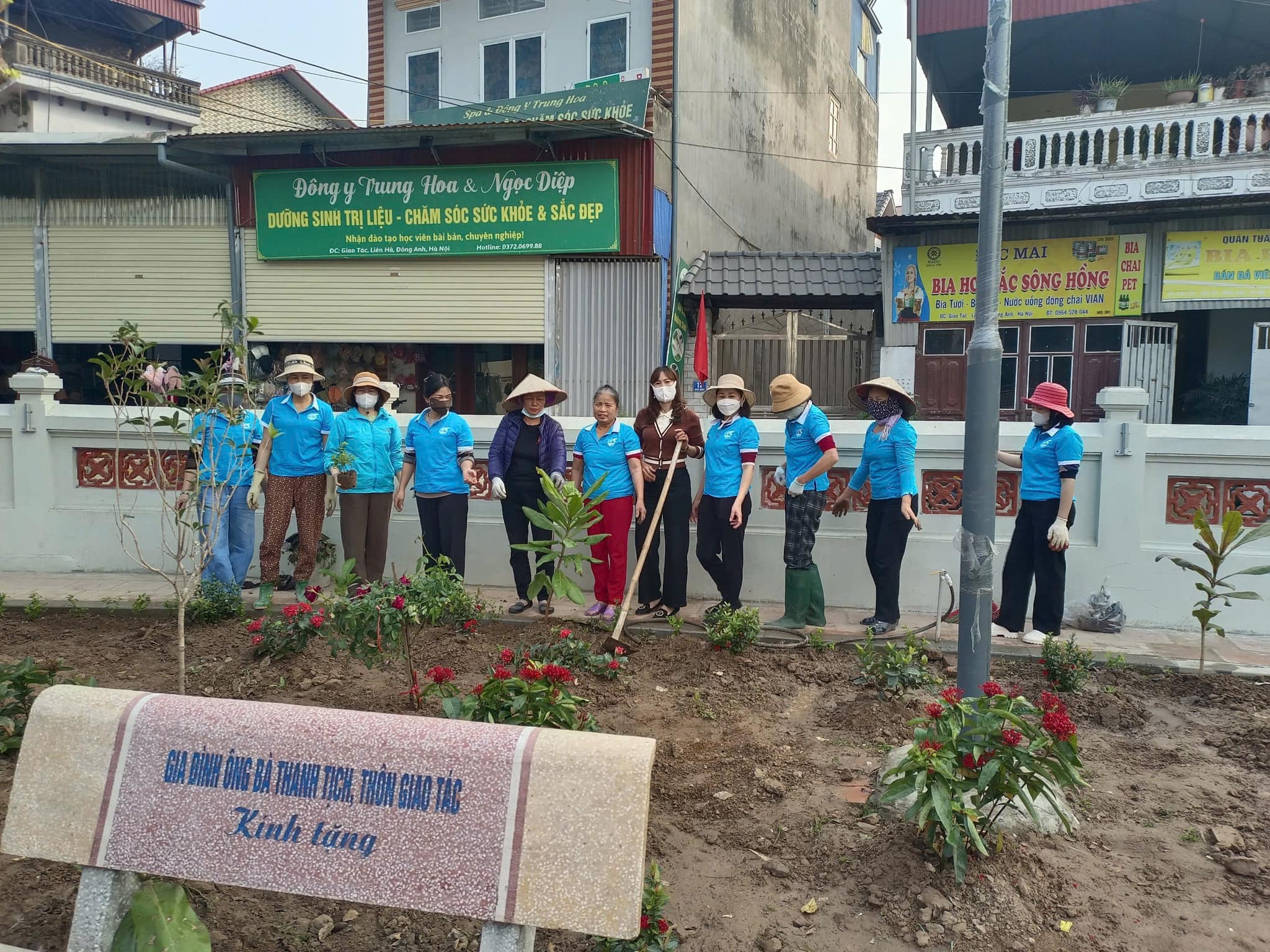 Các cấp Hội LHPN huyện Đông Anh: Ra quân tổng vệ sinh môi trường - ảnh 5