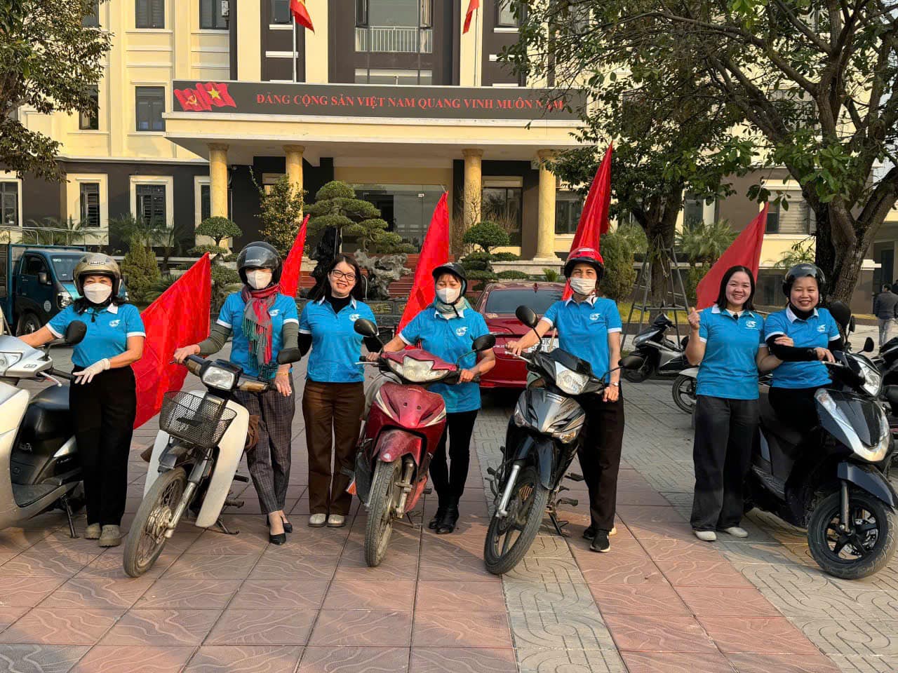 Các cấp Hội LHPN huyện Đông Anh: Ra quân tổng vệ sinh môi trường - ảnh 3