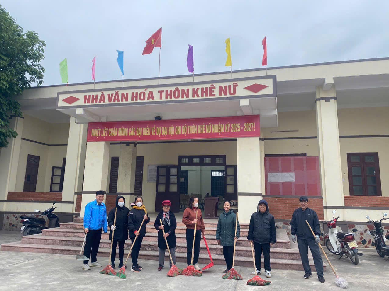 Các cấp Hội LHPN huyện Đông Anh: Ra quân tổng vệ sinh môi trường - ảnh 2