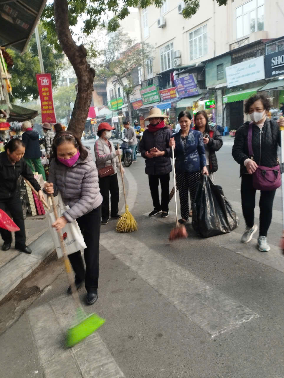 Phụ nữ Ba Đình tham gia xây dựng “đoạn đường/tuyến phố không rác” - ảnh 6