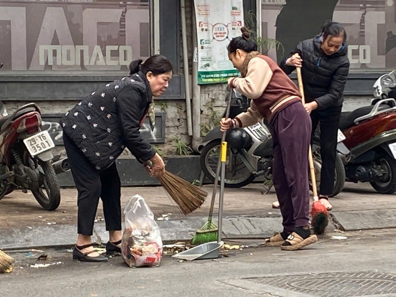 Phụ nữ Ba Đình tham gia xây dựng “đoạn đường/tuyến phố không rác” - ảnh 9