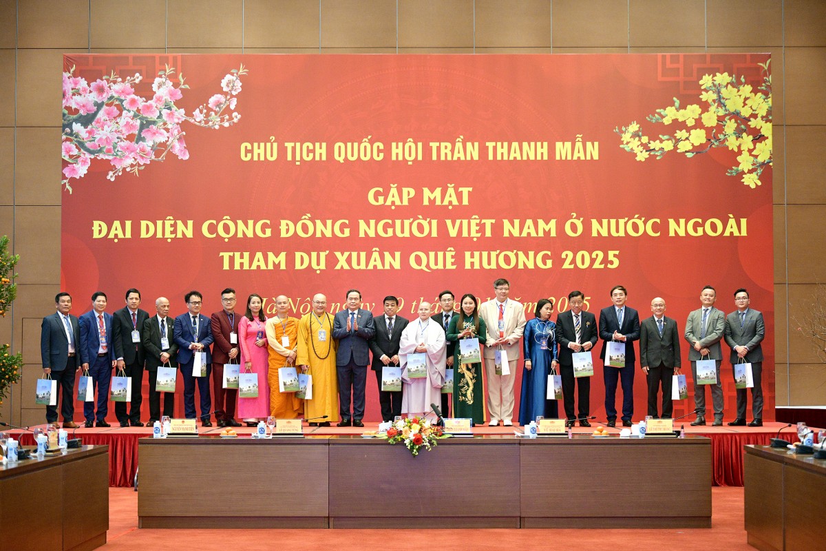 Chủ tịch Quốc hội mong kiều bào tiếp tục tham gia đóng góp cho đất nước. - ảnh 2