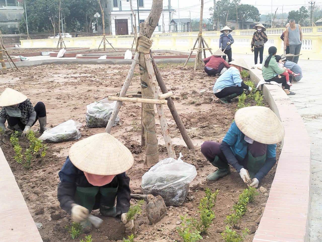 Các cấp Hội LHPN huyện Đông Anh: Tổng vệ sinh môi trường chào đón năm mới - ảnh 4