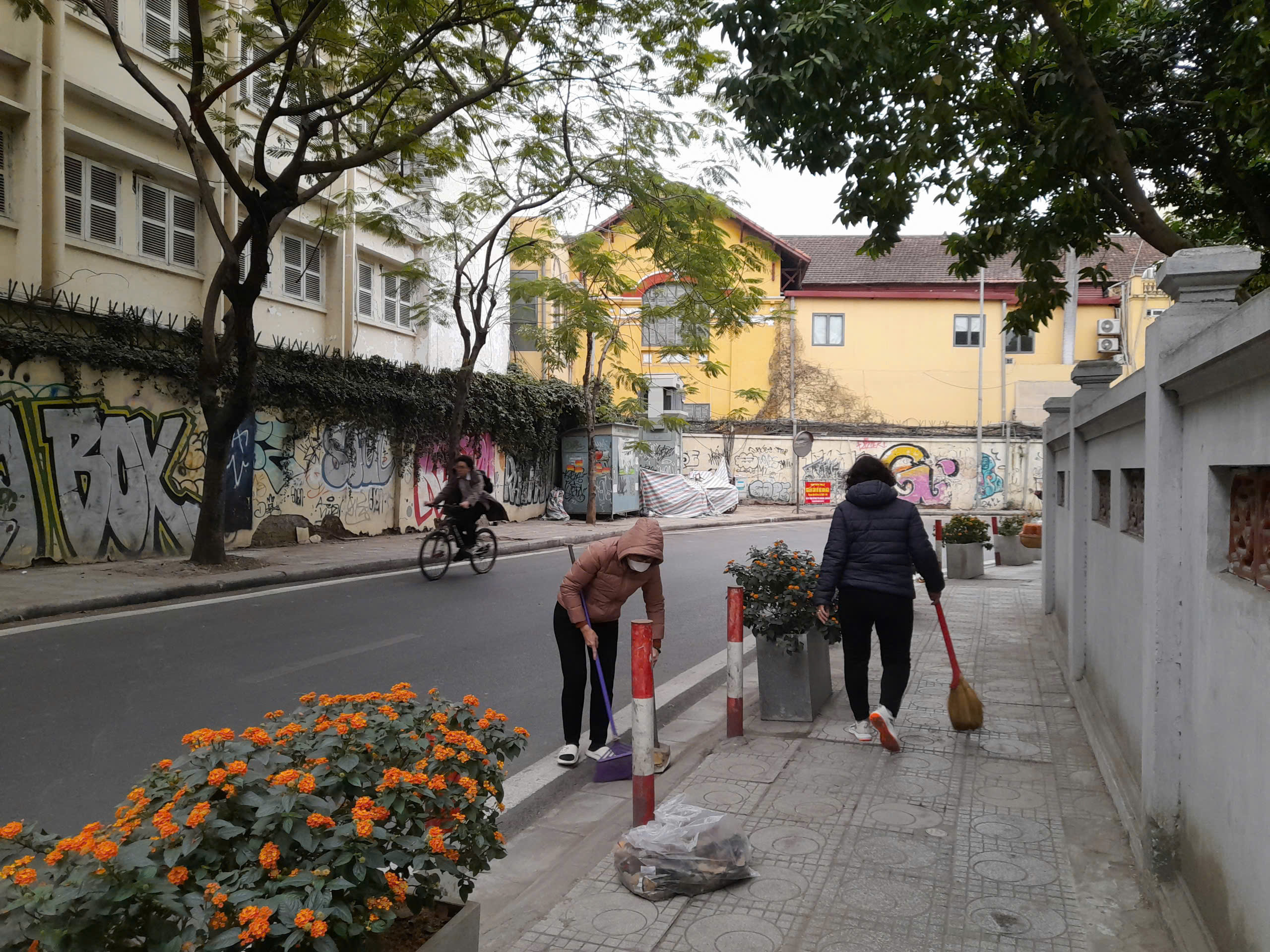 Các cấp Hội LHPN Hà Nội: Ra quân tổng vệ sinh môi trường đón chào Xuân mới - ảnh 6