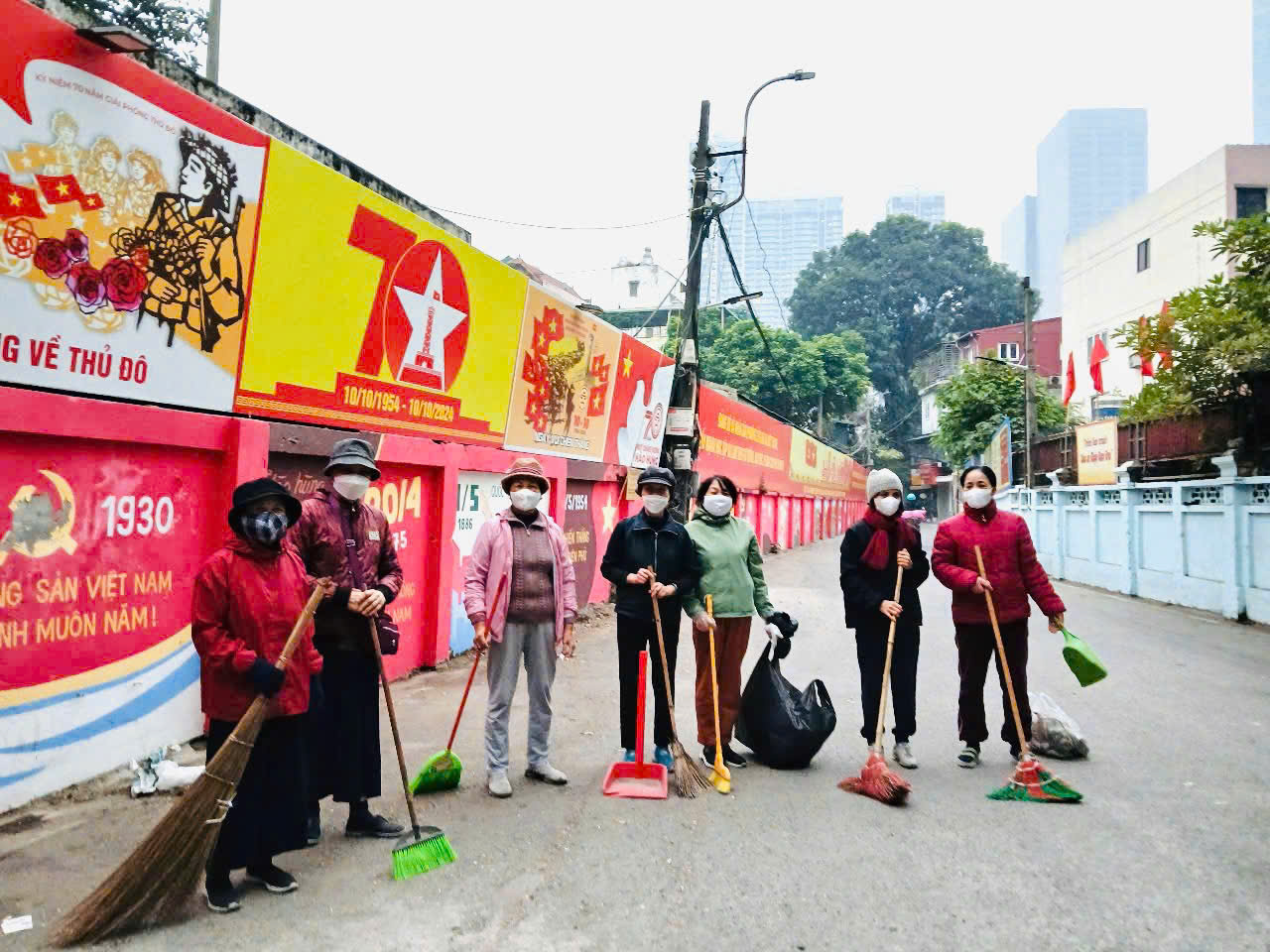 Các cấp Hội LHPN Hà Nội: Ra quân tổng vệ sinh môi trường đón chào Xuân mới - ảnh 4