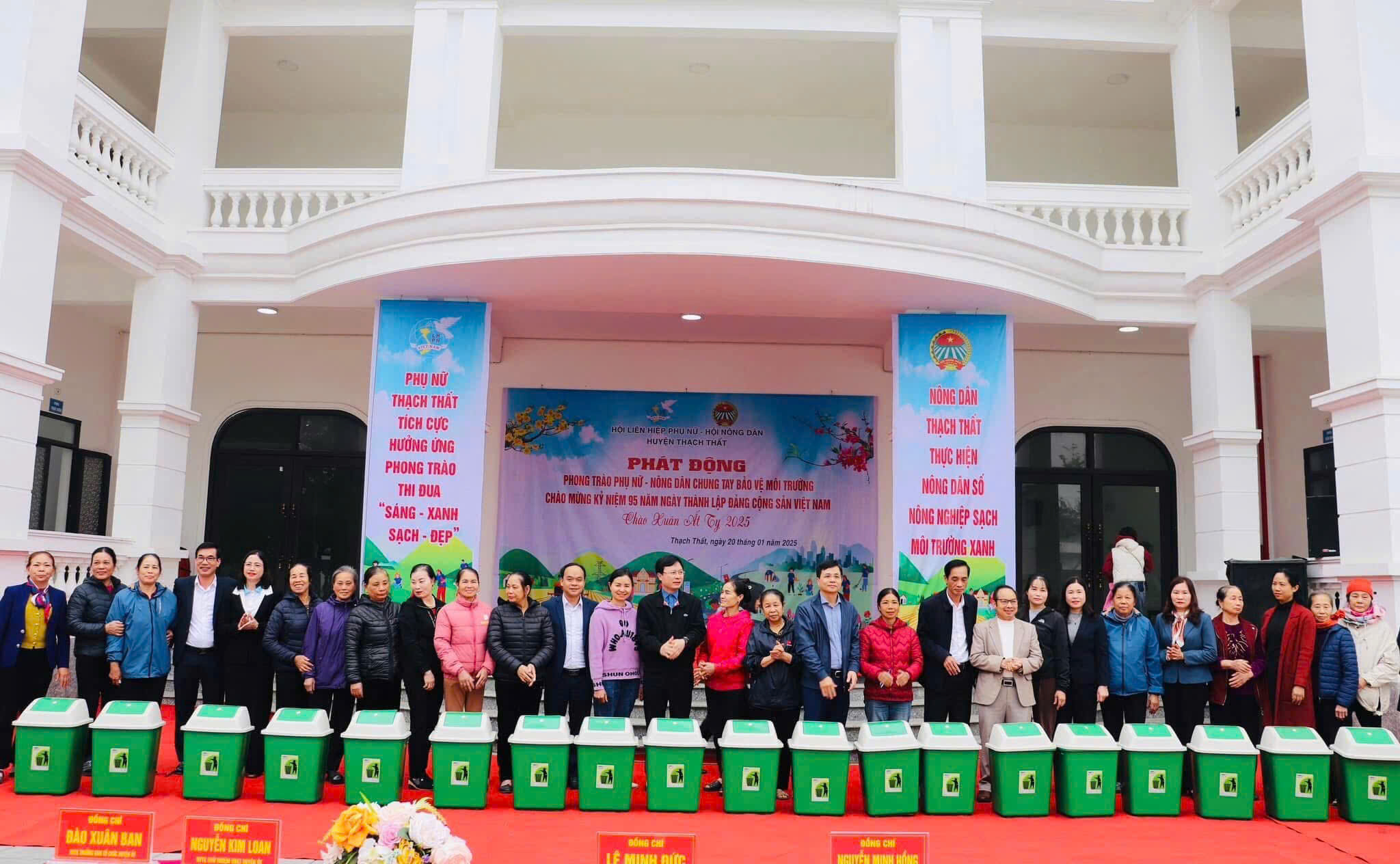 Các cấp Hội LHPN Hà Nội: Ra quân tổng vệ sinh môi trường đón chào Xuân mới - ảnh 49