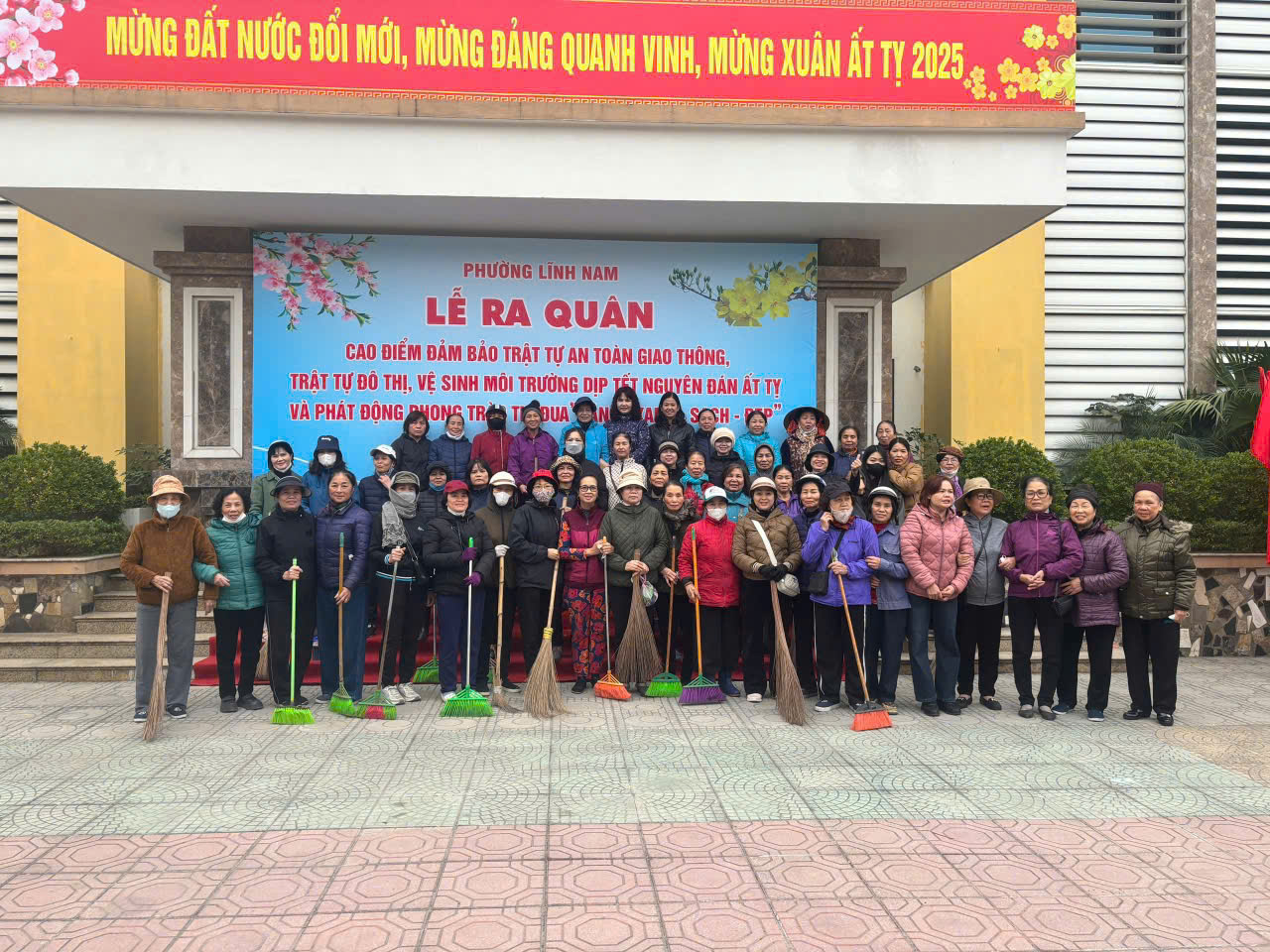 Các cấp Hội LHPN Hà Nội: Ra quân tổng vệ sinh môi trường đón chào Xuân mới - ảnh 25