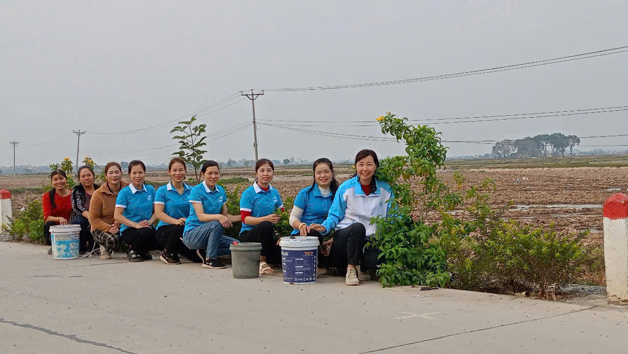 Các cấp Hội LHPN Hà Nội: Ra quân tổng vệ sinh môi trường đón chào Xuân mới - ảnh 41