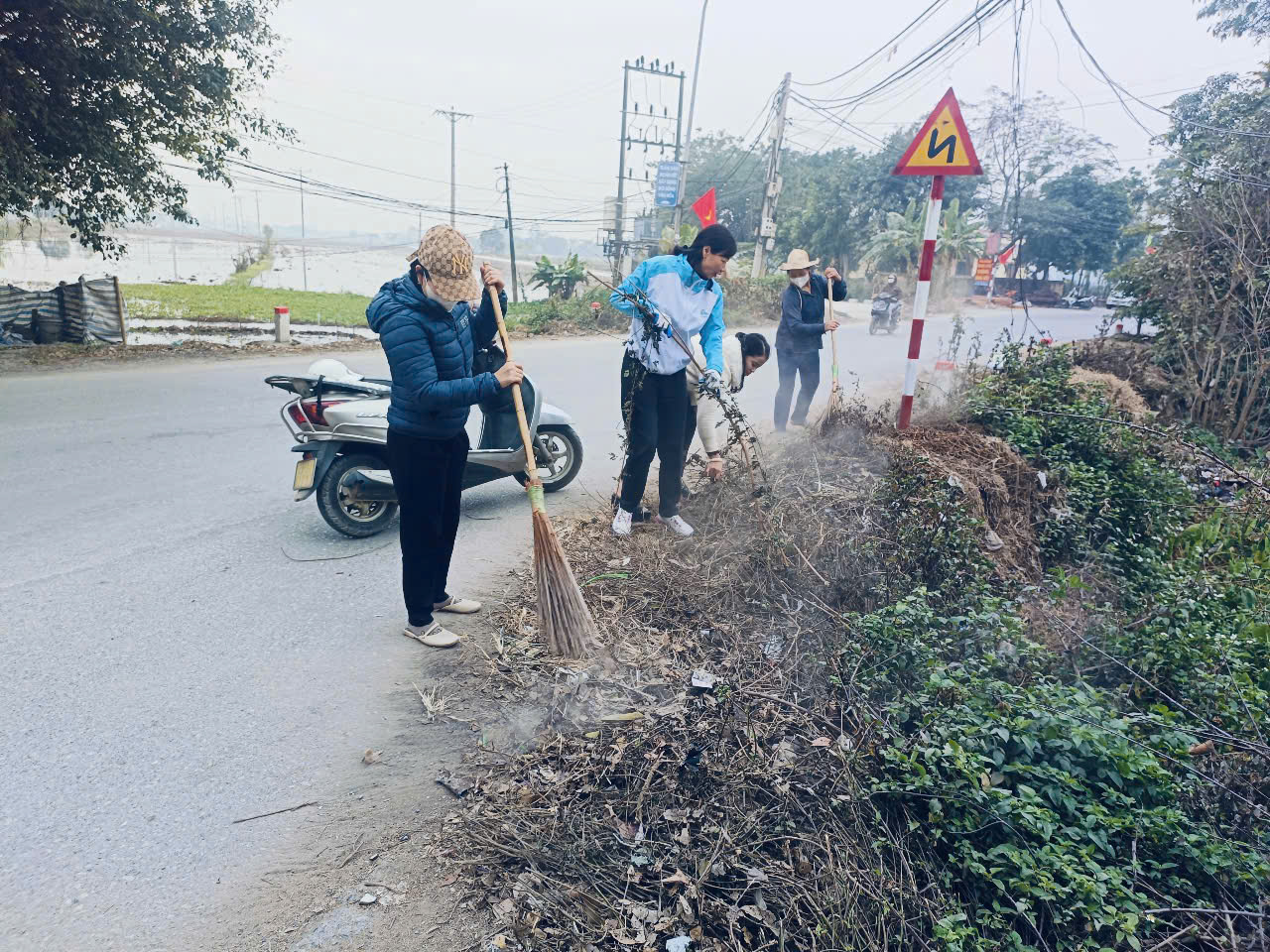 Các cấp Hội LHPN Hà Nội: Ra quân tổng vệ sinh môi trường đón chào Xuân mới - ảnh 40