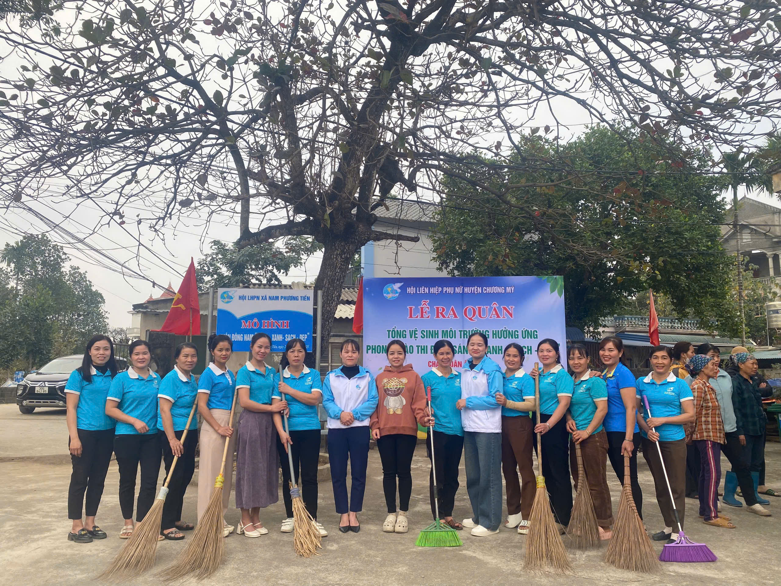 Các cấp Hội LHPN Hà Nội: Ra quân tổng vệ sinh môi trường đón chào Xuân mới - ảnh 16