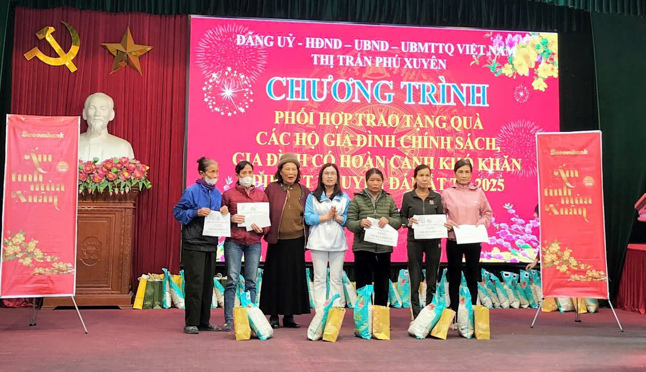Các cấp Hội LHPN Hà Nội: Tặng hơn 25.500 suất quà Tết với tổng trị giá hơn 10.5 tỷ đồng - ảnh 4