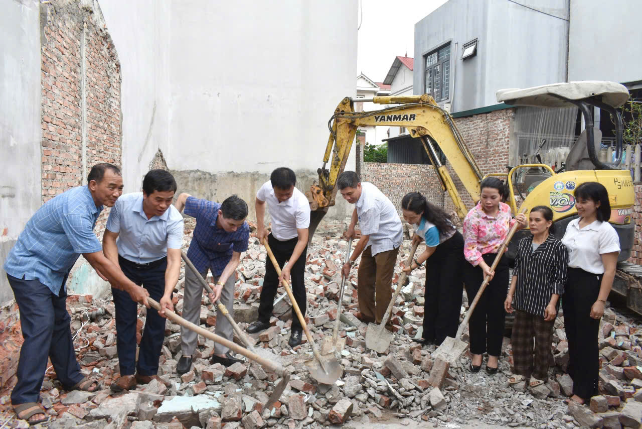 Hội LHPN huyện Mê Linh: Khởi công xây dựng