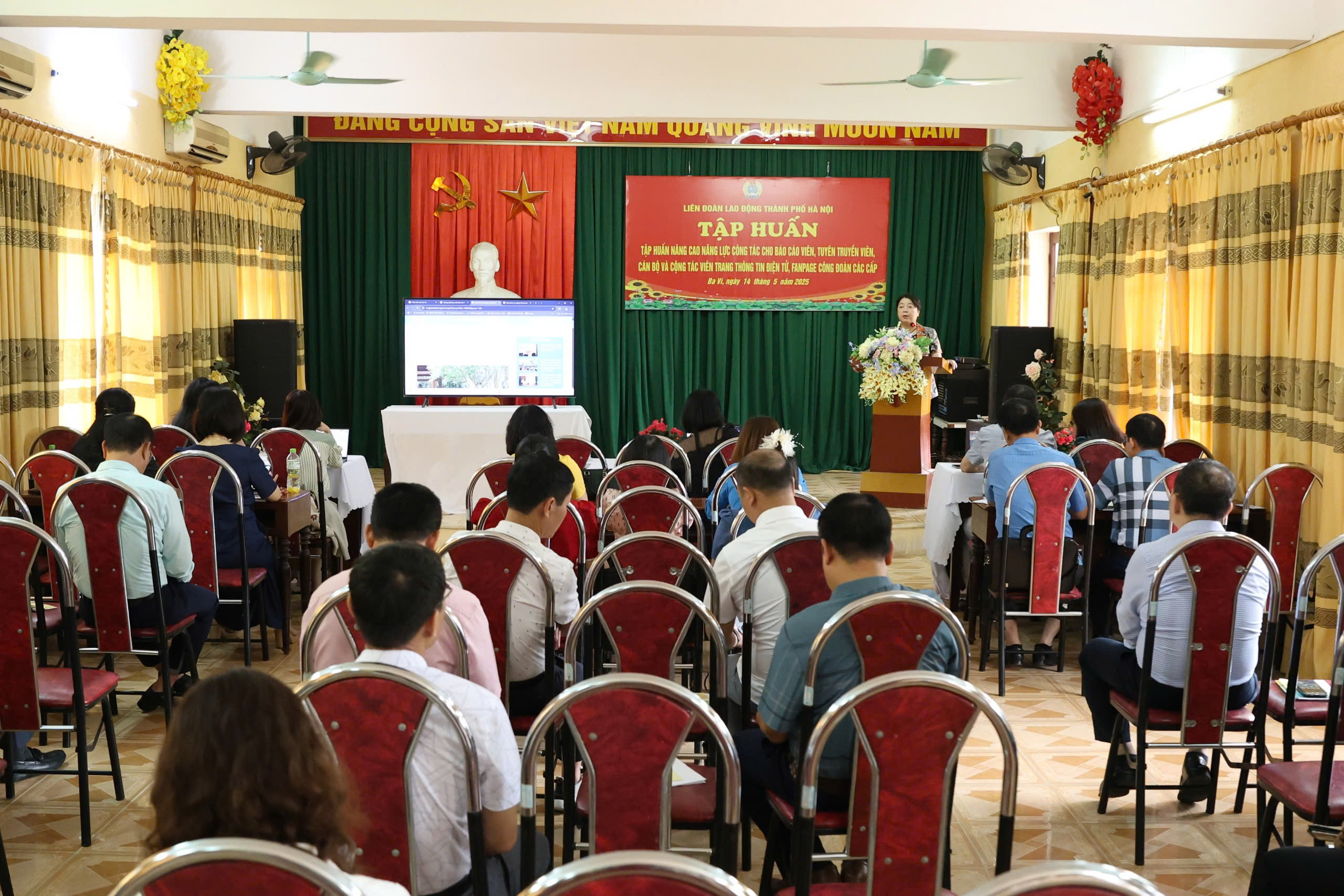 Tập huấn cho báo cáo viên, hưởng ứng phong trào “Bình dân học vụ số“ - ảnh 2
