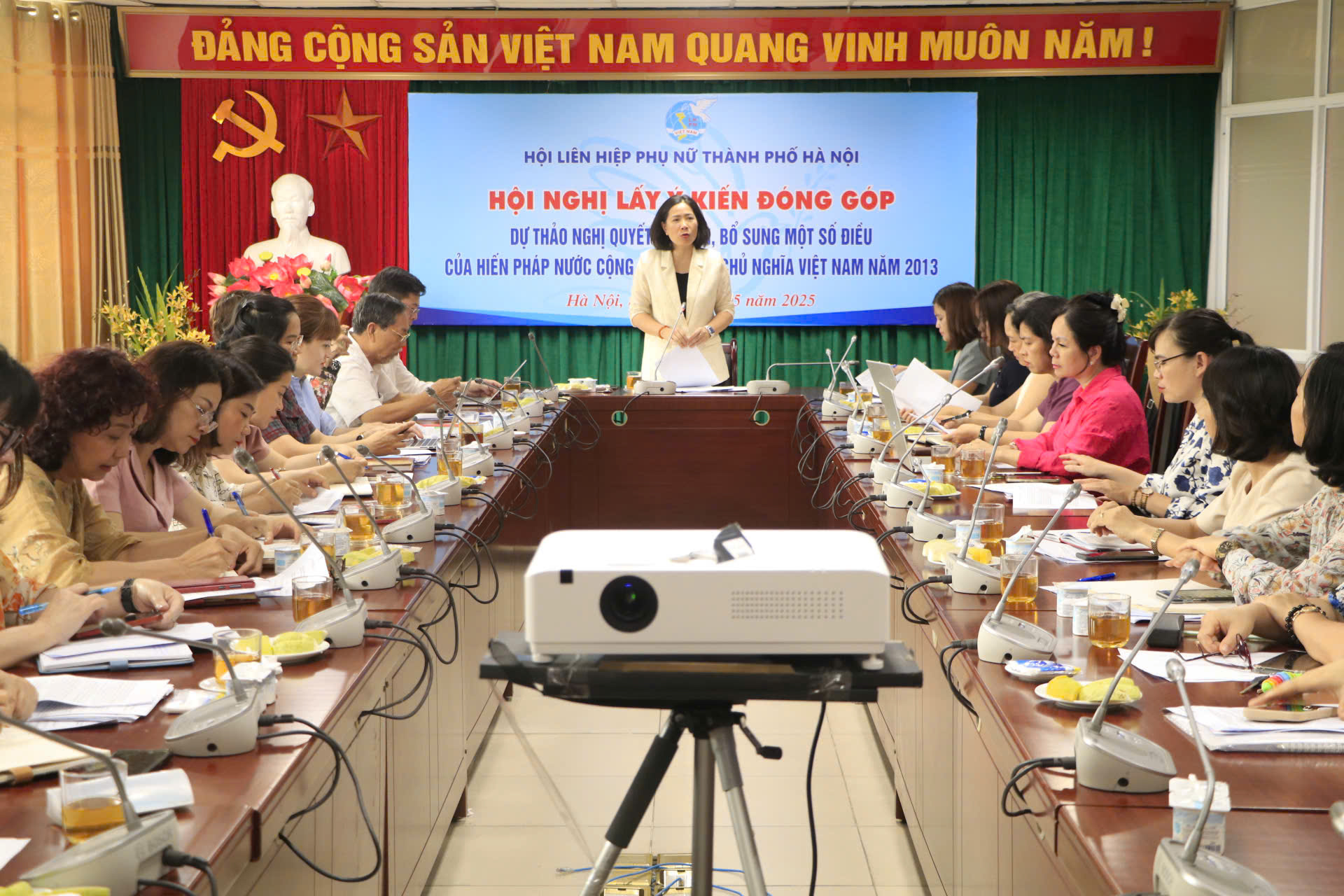 Hội LHPN Hà Nội lấy ý kiến đóng góp Dự thảo sửa đổi, bổ sung Hiến pháp 2013 - ảnh 5