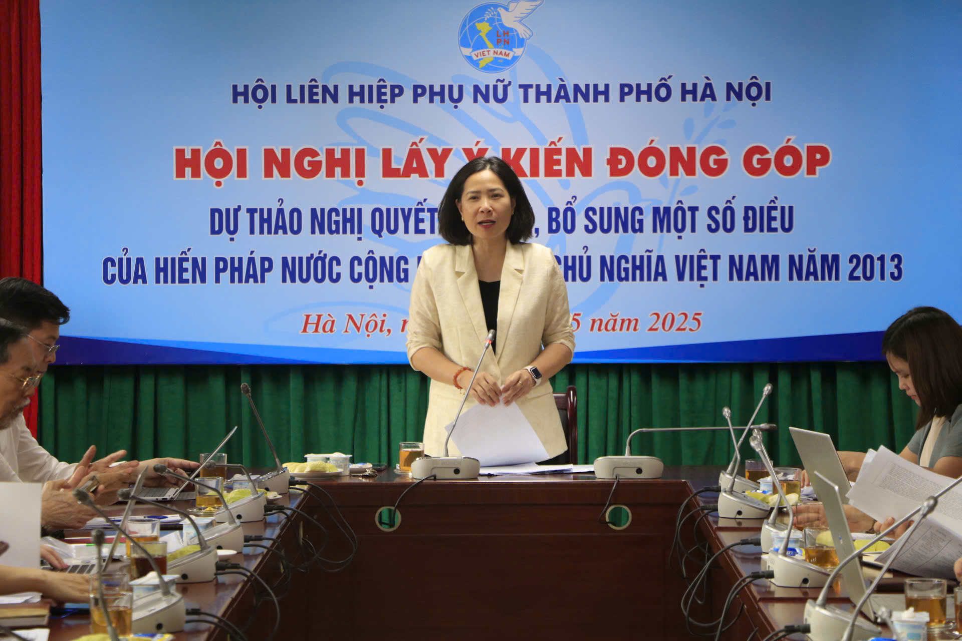 Hội LHPN Hà Nội lấy ý kiến đóng góp Dự thảo sửa đổi, bổ sung Hiến pháp 2013 - ảnh 1