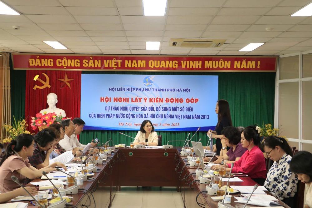Hội LHPN Hà Nội lấy ý kiến đóng góp Dự thảo sửa đổi, bổ sung Hiến pháp 2013 - ảnh 4