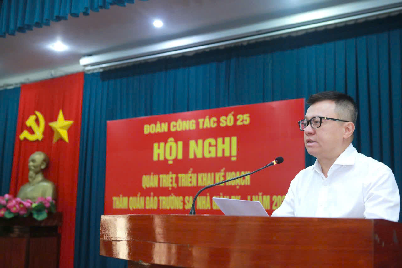 100 lãnh đạo, phóng viên các cơ quan báo chí, Hội nhà báo thăm Trường Sa, nhà giàn DK1 - ảnh 1