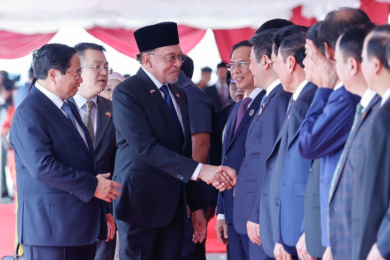 Thủ tướng Anwar Ibrahim chủ trì lễ đón Thủ tướng Phạm Minh Chính thăm chính thức Malaysia - ảnh 2