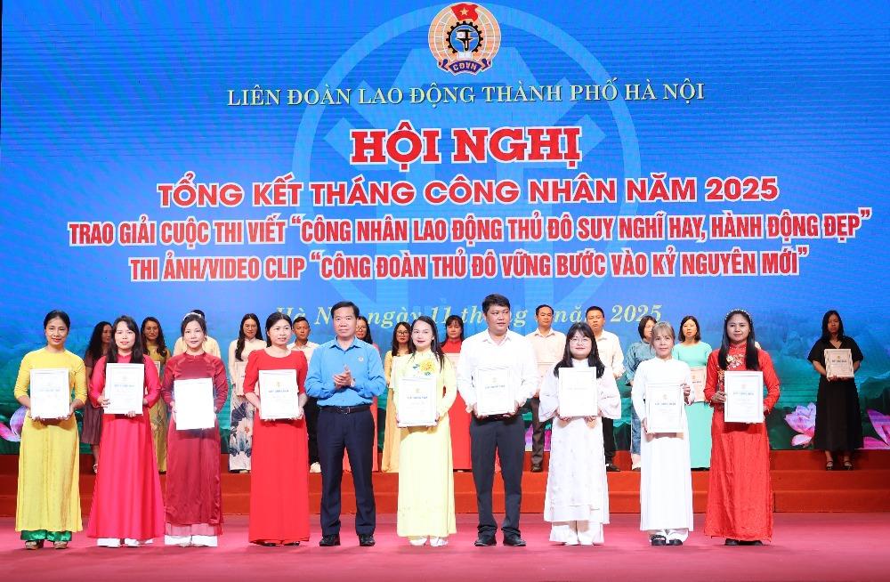 Báo Phụ nữ Thủ đô giành giải Ba cuộc thi viết về công nhân lao động - ảnh 3