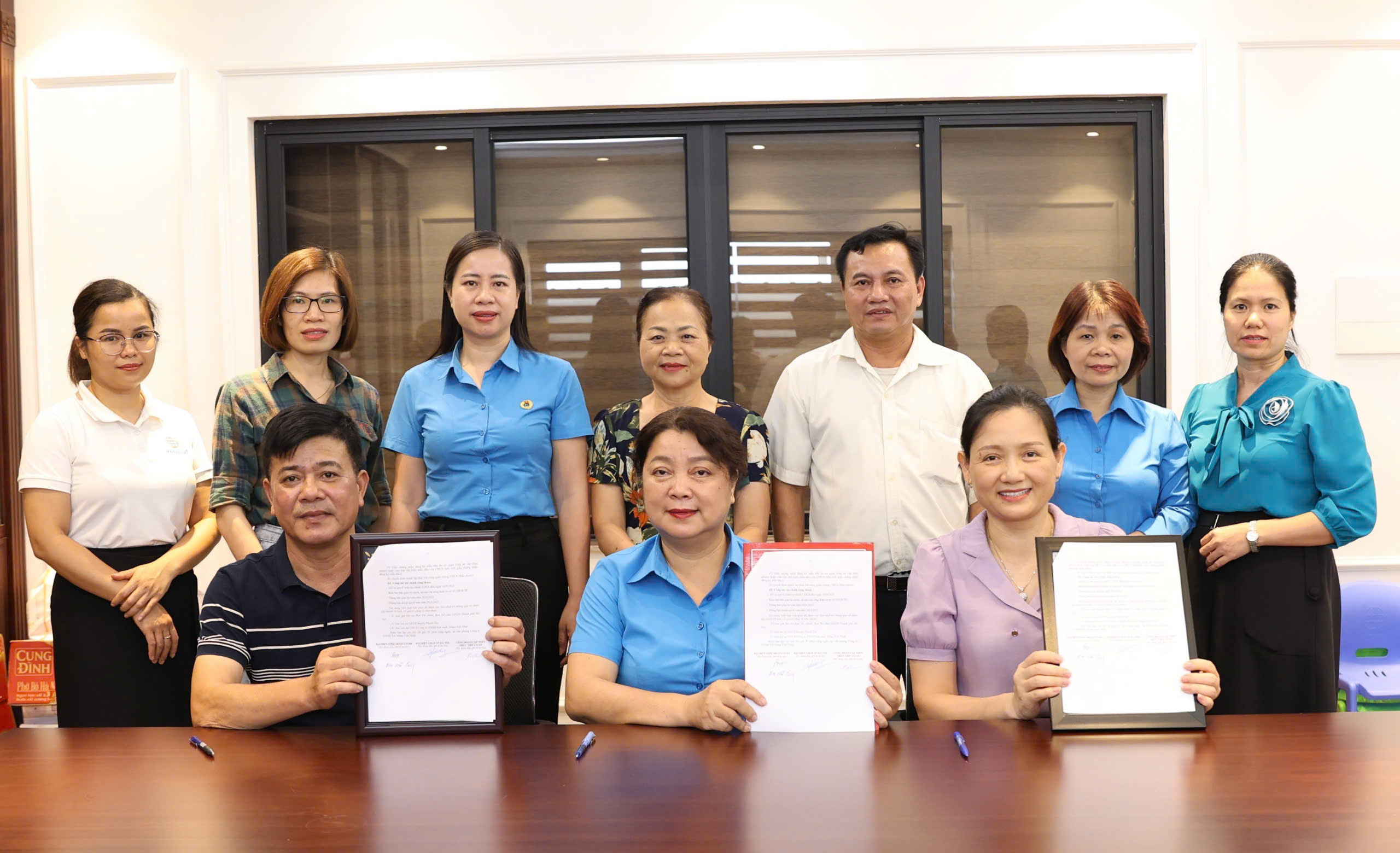 Bàn giao 40 Công đoàn cơ sở tại huyện Thanh Oai về LĐLĐ thành phố Hà Nội - ảnh 2
