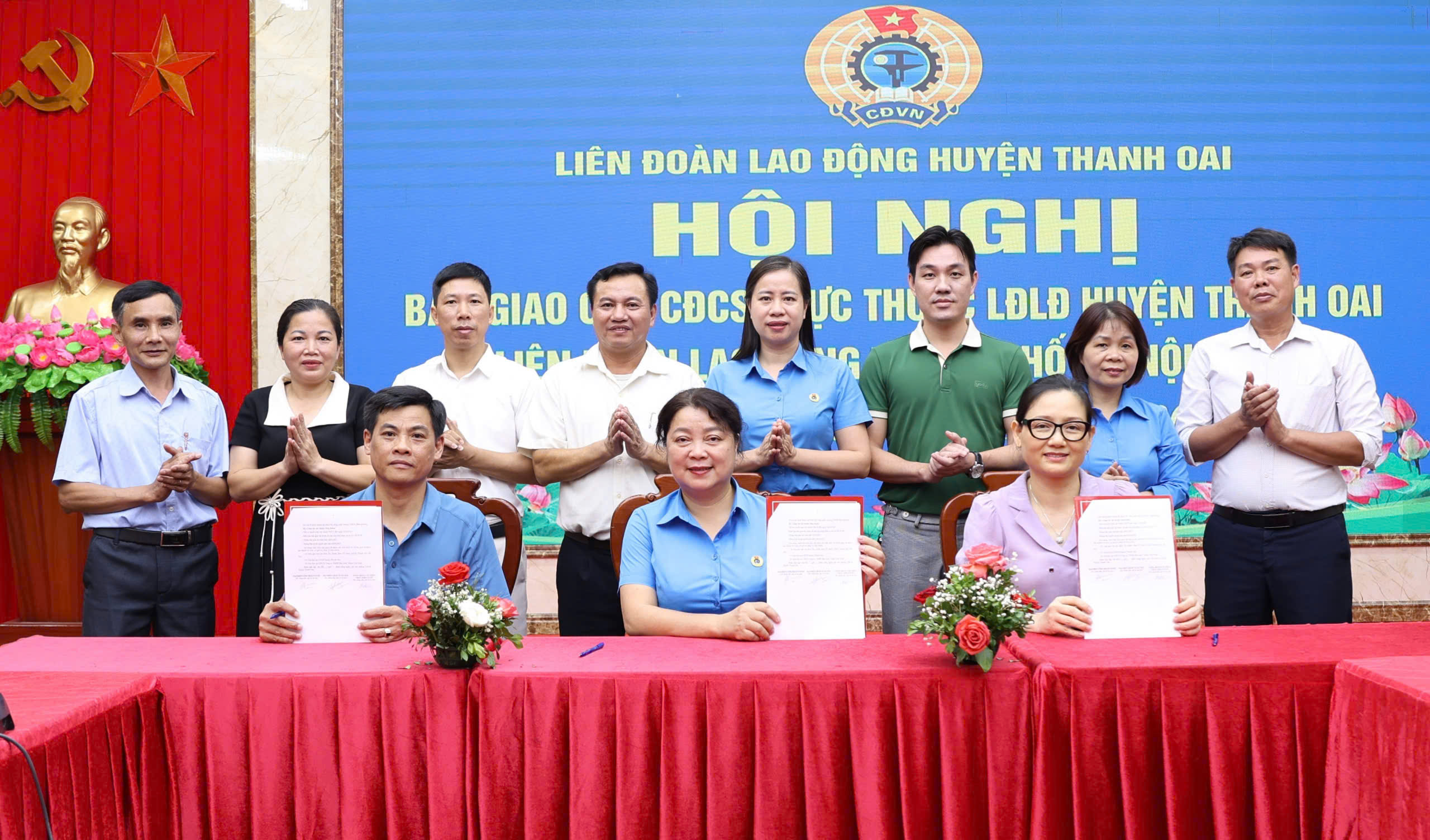 Bàn giao 40 Công đoàn cơ sở tại huyện Thanh Oai về LĐLĐ thành phố Hà Nội - ảnh 1