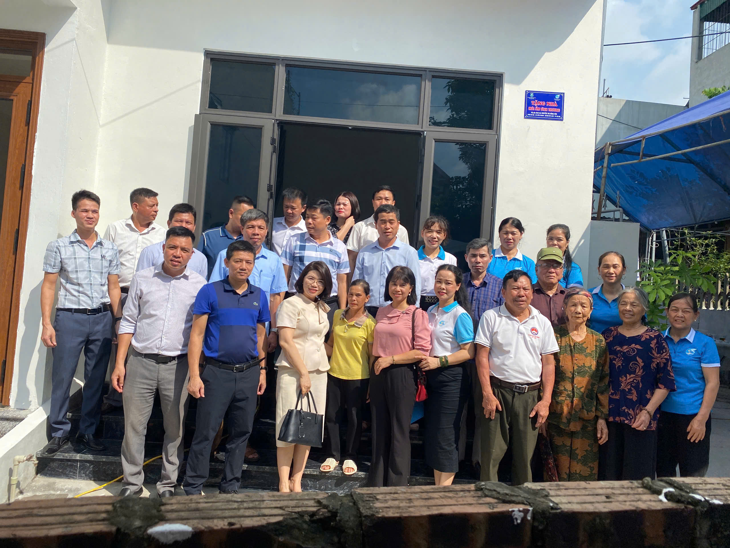 Hội LHPN huyện Mê Linh: Trao tặng Mái ấm tình thương cho phụ nữ có hoàn cảnh khó khăn - ảnh 2