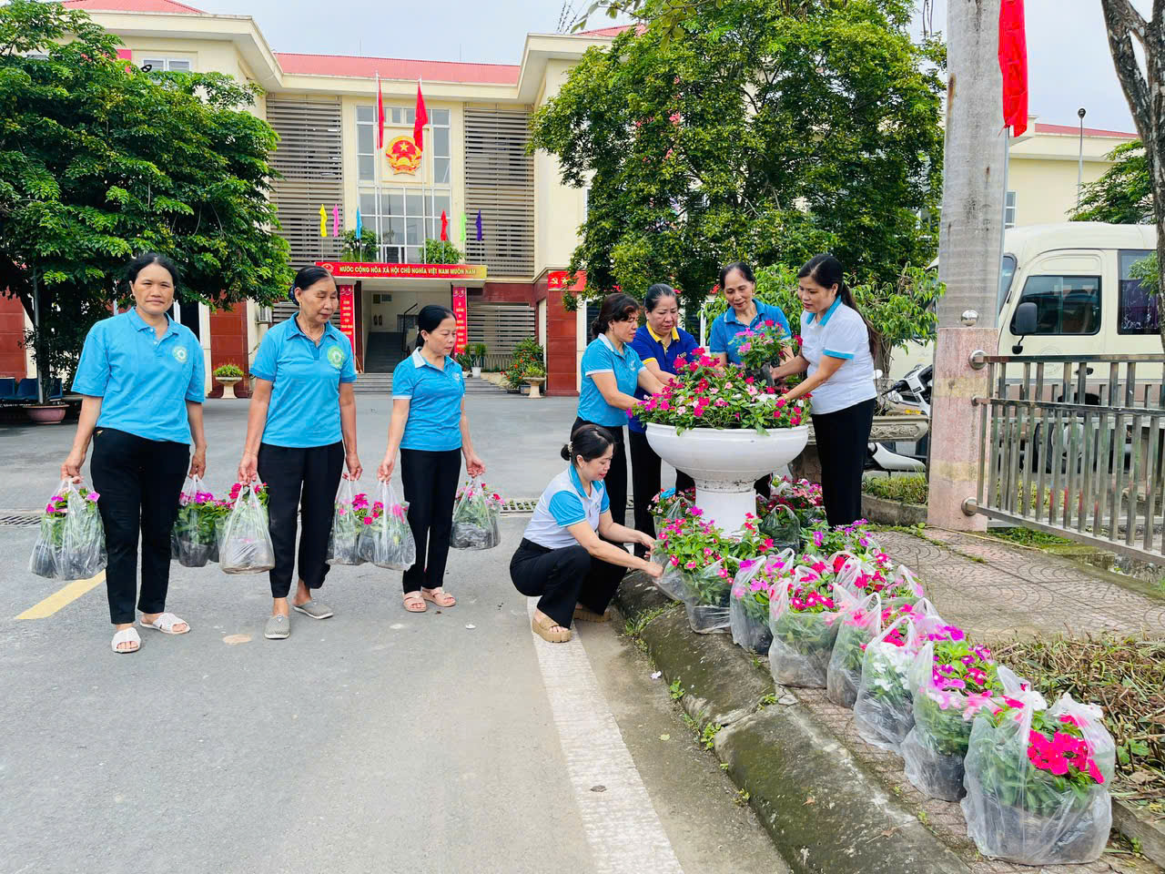 Ra quân làm đẹp cảnh quan đón chào thời khắc chính quyền địa phương 2 cấp chính thức vận hành - ảnh 6
