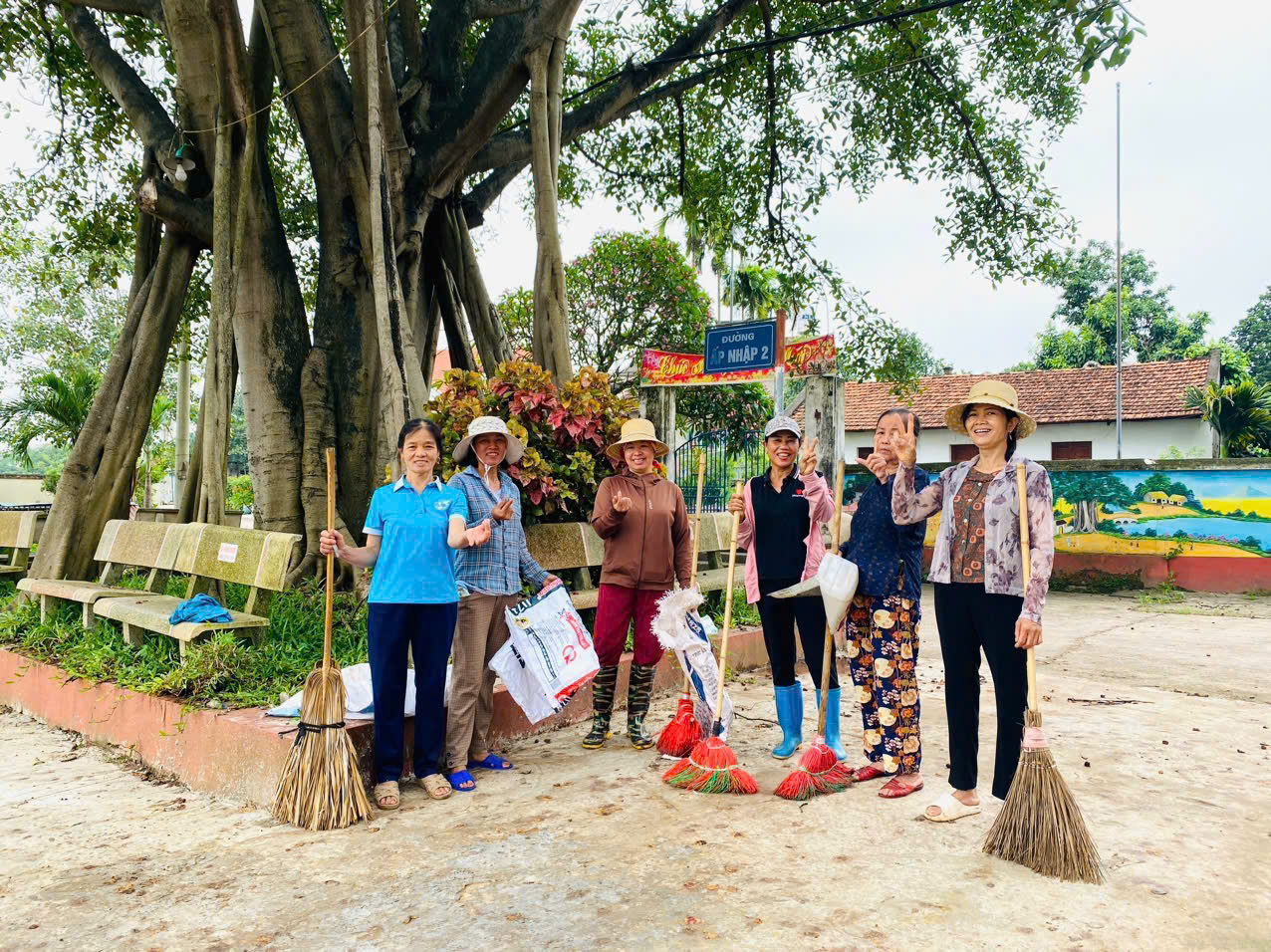 Ra quân làm đẹp cảnh quan đón chào thời khắc chính quyền địa phương 2 cấp chính thức vận hành - ảnh 9