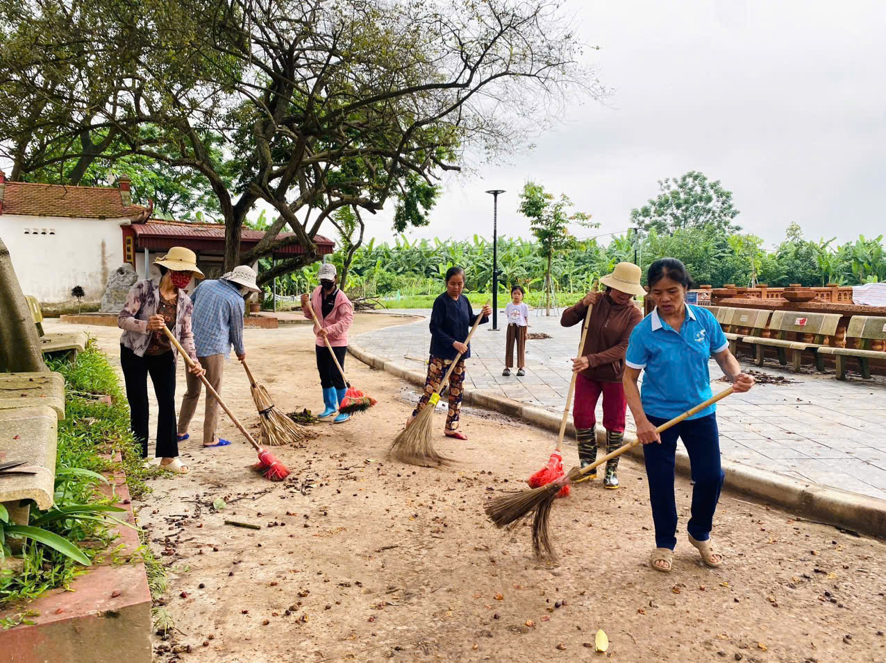 Ra quân làm đẹp cảnh quan đón chào thời khắc chính quyền địa phương 2 cấp chính thức vận hành - ảnh 8