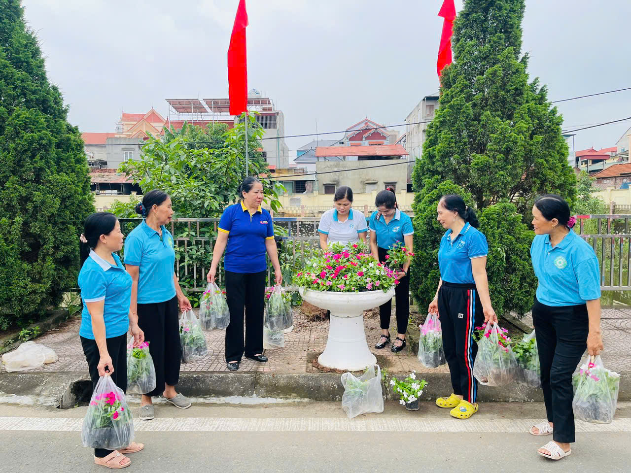 Ra quân làm đẹp cảnh quan đón chào thời khắc chính quyền địa phương 2 cấp chính thức vận hành - ảnh 3