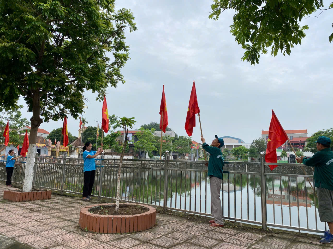 Ra quân làm đẹp cảnh quan đón chào thời khắc chính quyền địa phương 2 cấp chính thức vận hành - ảnh 1